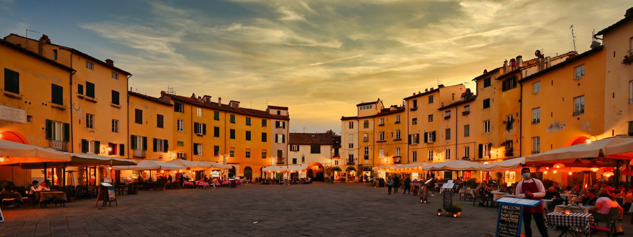 Piazza dell'Anfiteatro | Lucca | Tuscany | Italy